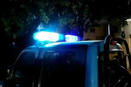movil policial de noche 0