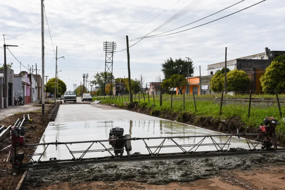 continúa la obra de reconstrucción del pavimento en aguirre y 12 de octubre