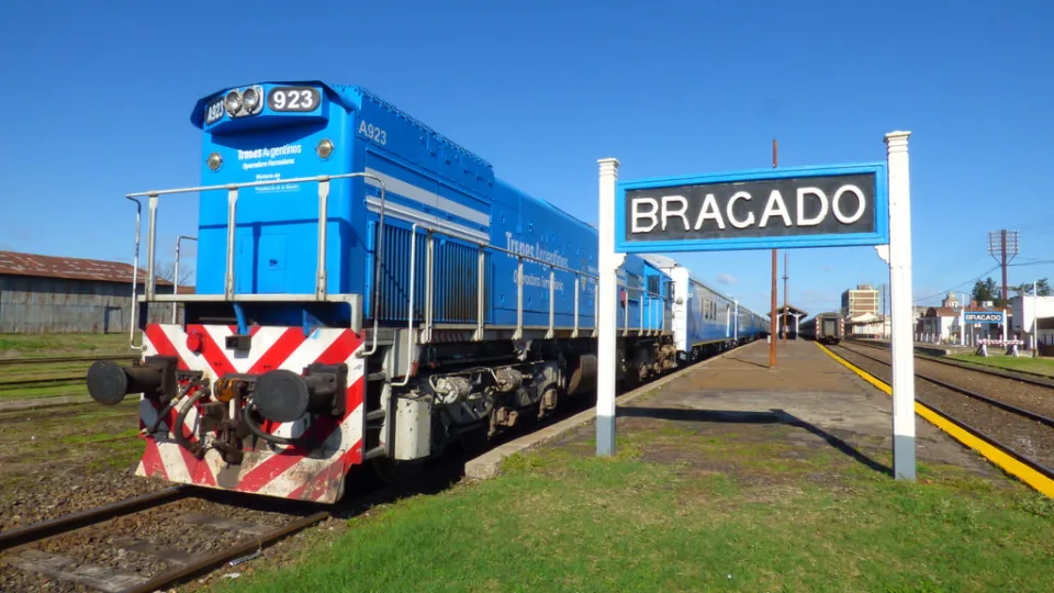 tras casi un mes de suspensión, vuelve el tren de pasajeros entre once y bragado